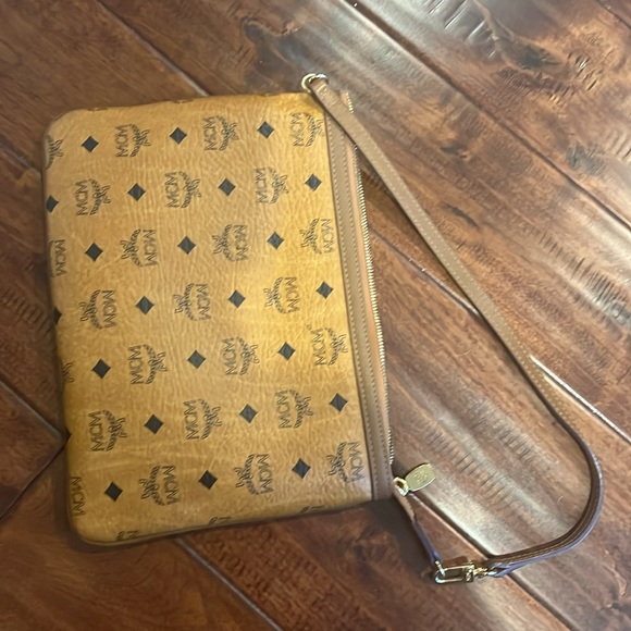 Authentic MCM clutch handbag with removable strap - Picture 2 of 7
